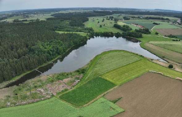 Der Lausheimer Weiher von oben fotografiert
